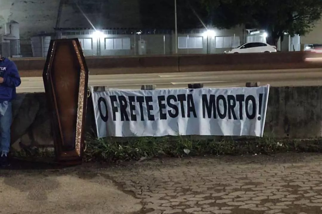 Transportadores de combustíveis pararam atividades em Minas Gerais nesta quinta-feira (21)