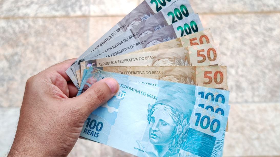 Décimo terceiro: primeira parcela do salário deve ser paga até hoje