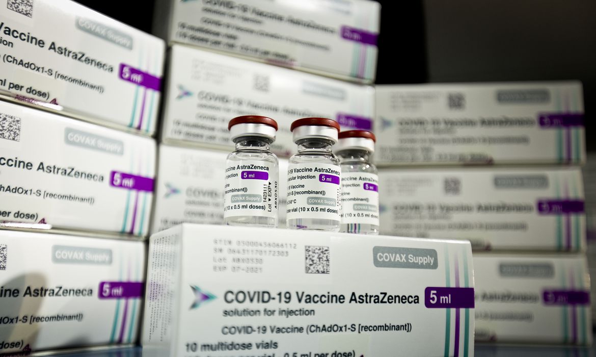 AstraZeneca diz que sua vacina para covid foi eficaz contra Ômicron após 3ª dose