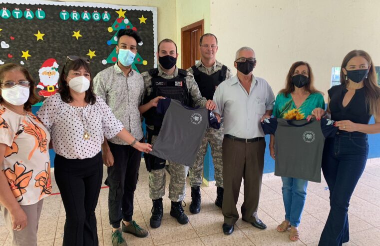 Uniformes produzidos por detentos do Presídio de Viçosa começam a ser distribuídos