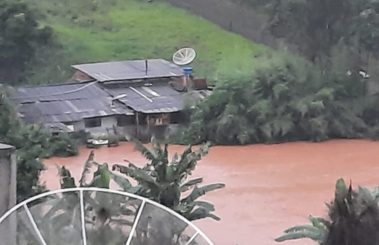 Viçosa: Chuvas da madrugada e manhã de quarta causaram alagamentos e deslizamentos de terra