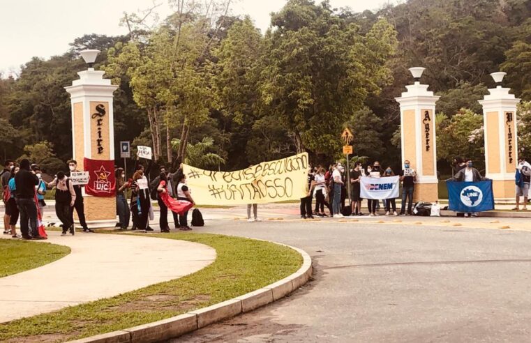 Estudantes da UFV protestam contra o aumento dos preços das refeições nos RUs