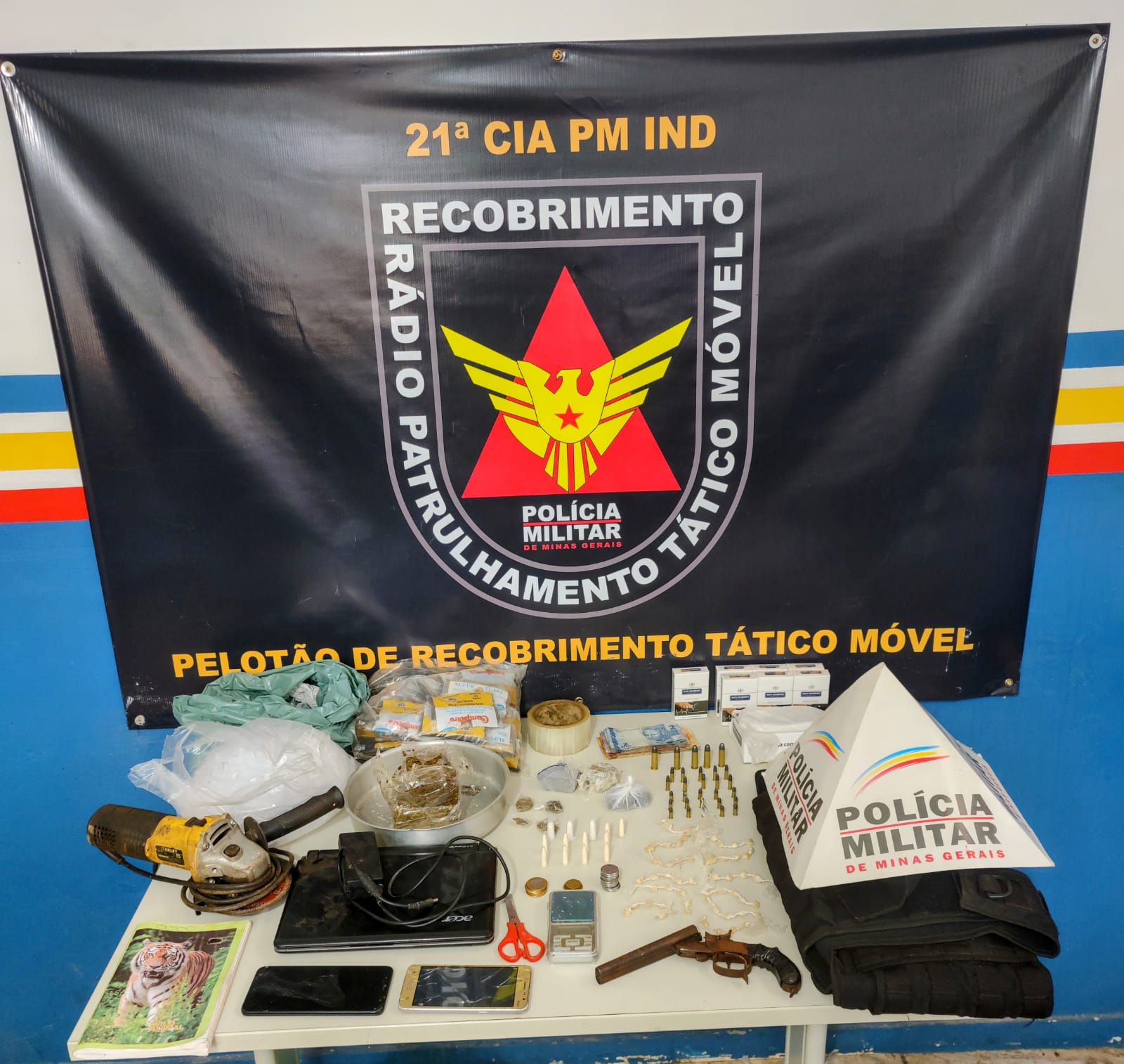Ponte Nova: Homem é preso com arma e drogas no Bairro Cidade Nova