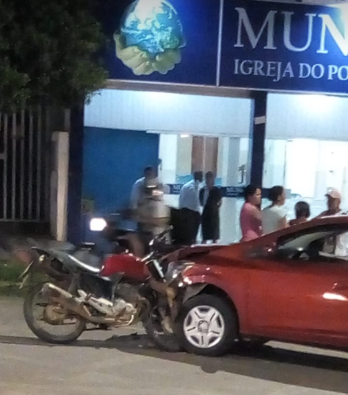 Motociclista fica ferido em colisão frontal entre moto e carro na Castello Branco