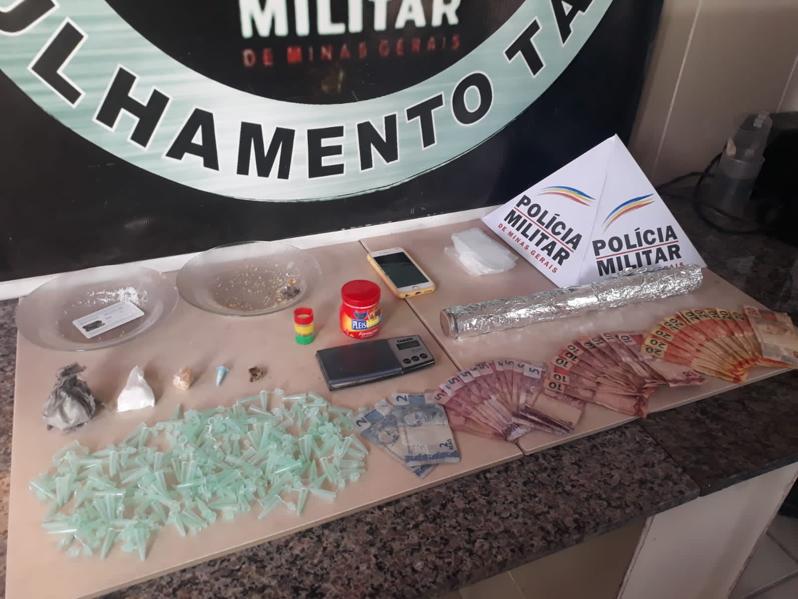 PM de Viçosa prende homem por tráfico de drogas no bairro São José