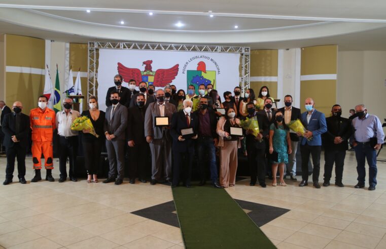 Vereadores de Viçosa entregaram Títulos Honoríficos em sessão solene