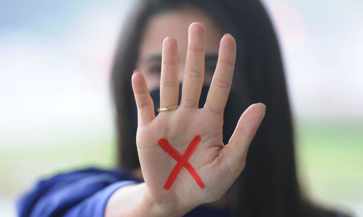 Pena para crimes de calúnia e ameaça contra a mulher em casos de violência doméstica aumenta