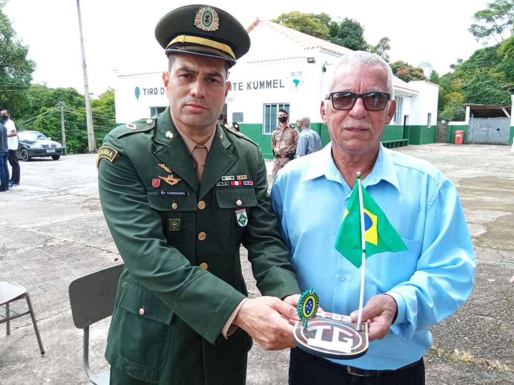 Prefeito de Viçosa participa de solenidade de Troca de Comando do Tiro de Guerra
