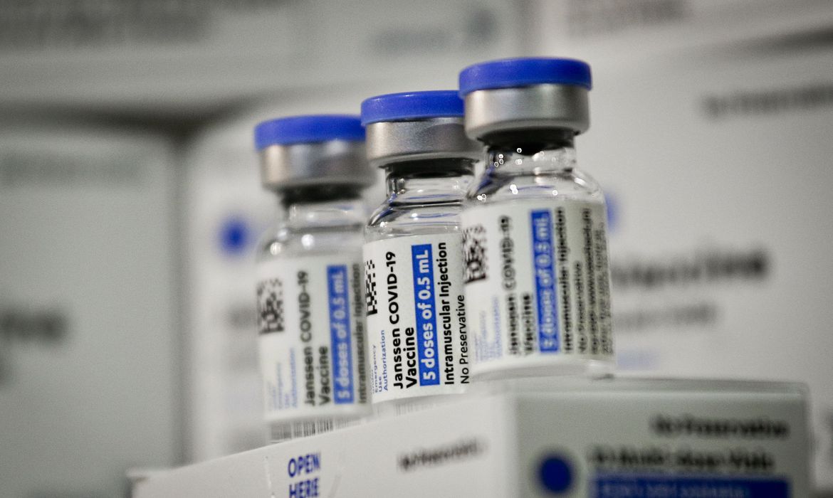 Brasil recebe mais de 1,4 milhão de doses da Janssen nesta quarta (08)