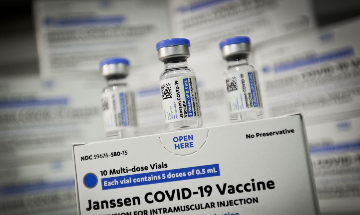 Mais vacinas: Brasil recebe 2,2 milhões de doses da Janssen