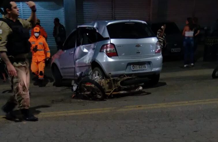 AGORA: motocicleta e carro colidem na Castelo Branco