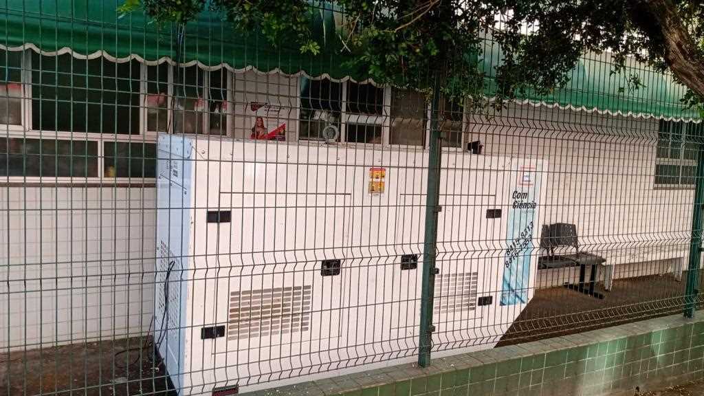 Gerador é instalado na sala de vacinas, em Viçosa