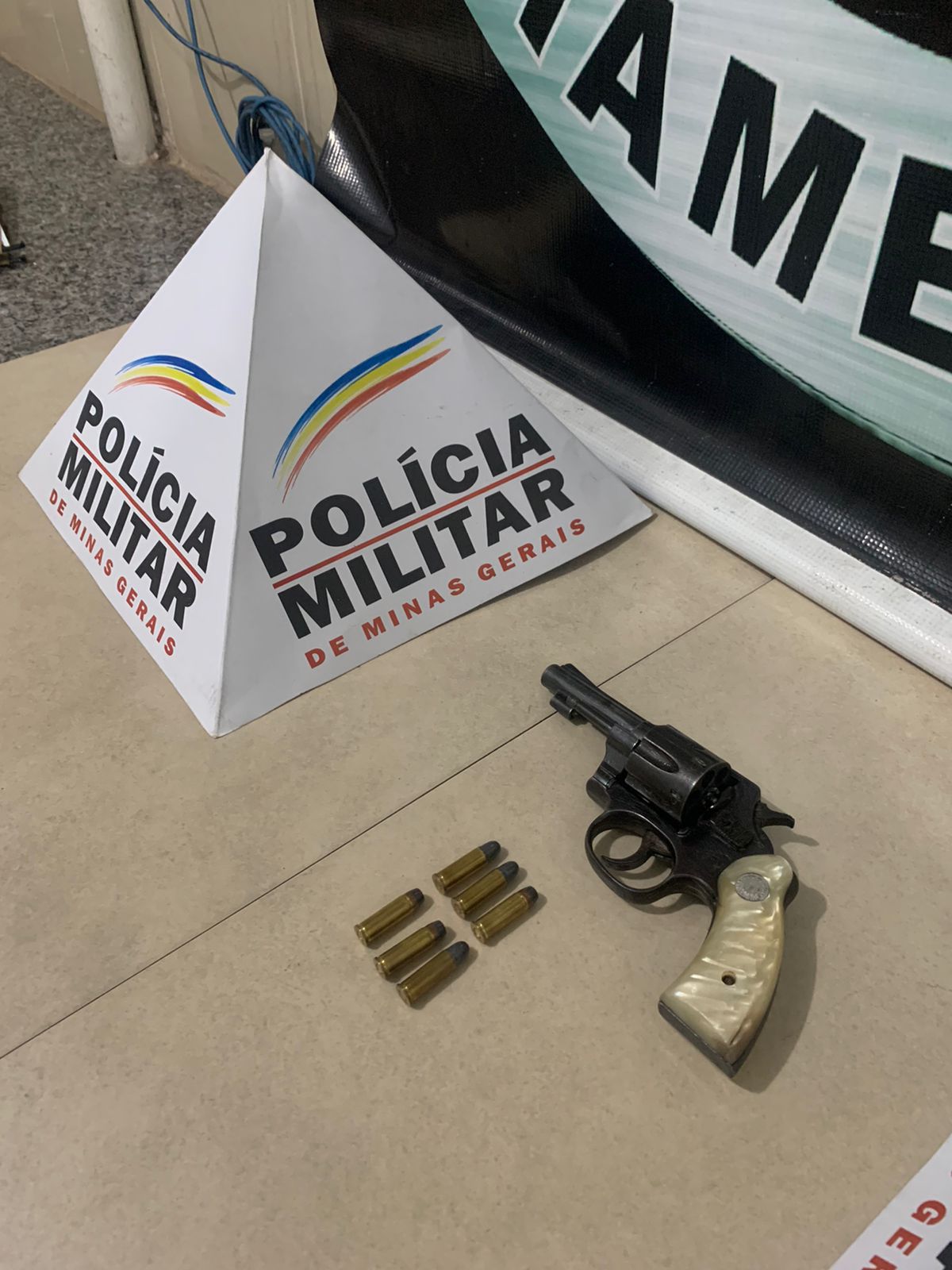 Homem é preso por porte ilegal de arma de fogo, em Viçosa