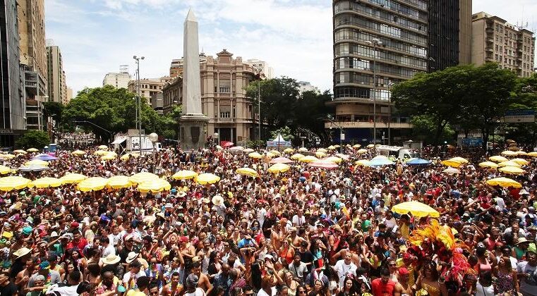 90% dos mineiros são contra apoio das prefeituras ao Carnaval