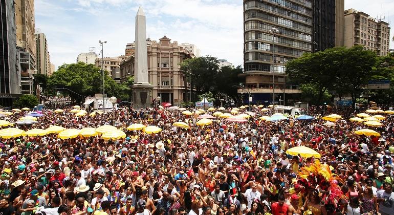 90% dos mineiros são contra apoio das prefeituras ao Carnaval