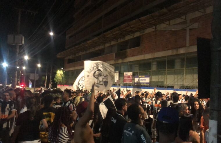 Torcedores do Atlético lotam a P. H. Rolfs em comemoração ao título de campeão brasileiro de 2021