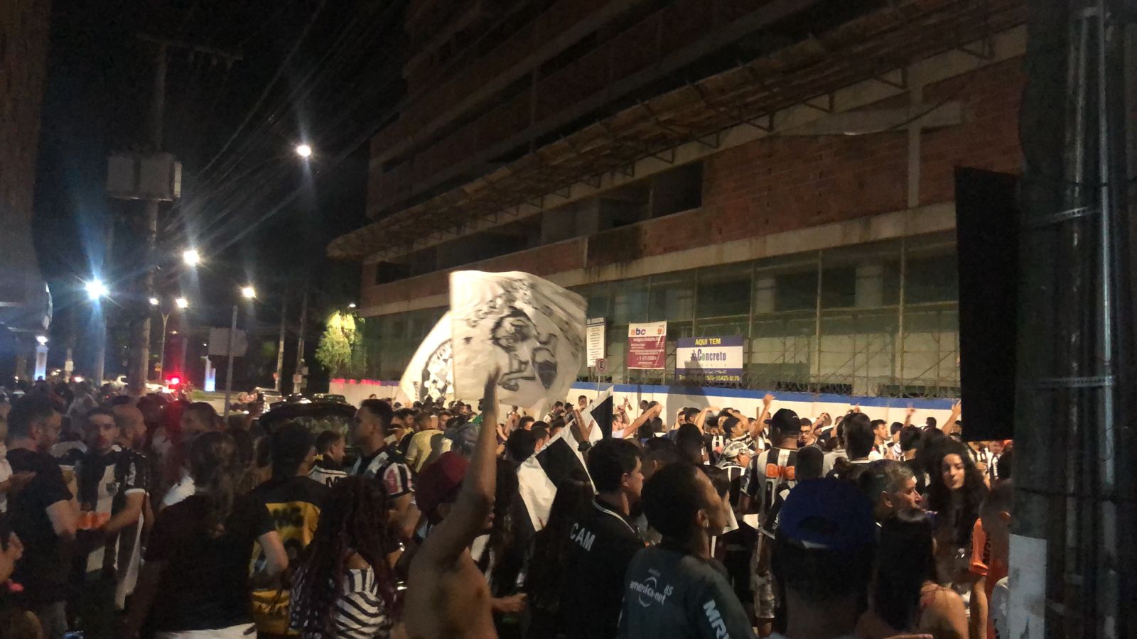 Torcedores do Atlético lotam a P. H. Rolfs em comemoração ao título de campeão brasileiro de 2021