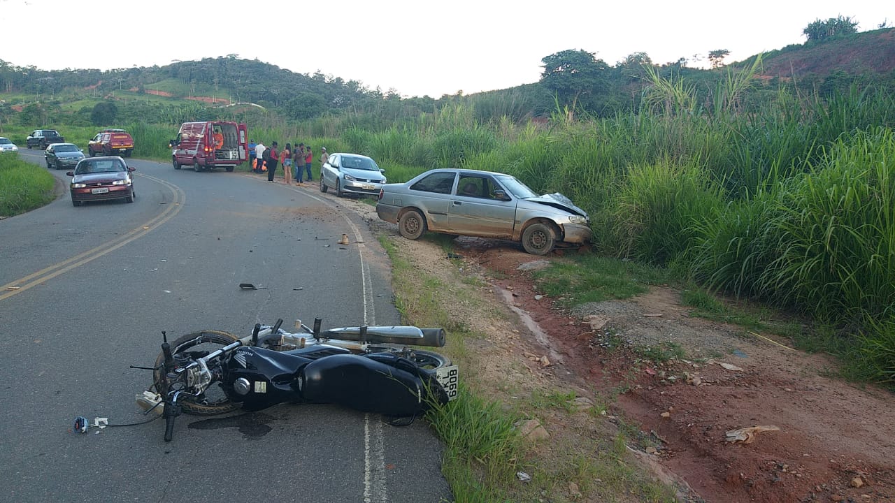 Viçosa: Colisão entre carro e moto deixa uma pessoa ferida