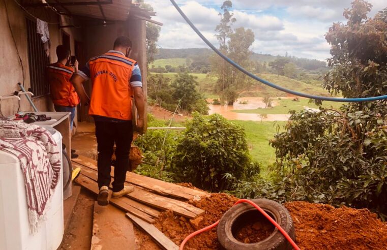 Quintal de residência desmorona em São José do Triunfo, em Viçosa