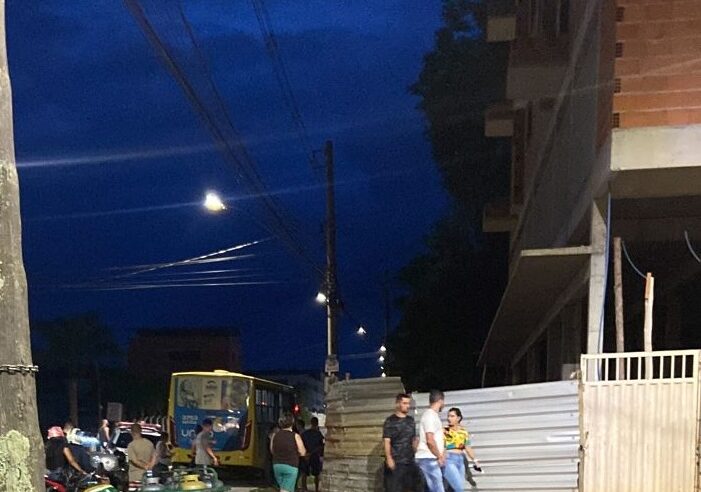 AGORA: Homem executado a tiros dentro de ônibus coletivo em Viçosa