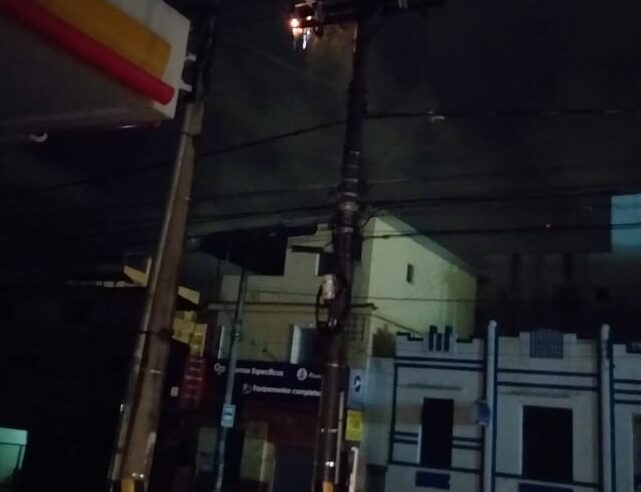 Queda de cabos elétricos deixa região da Bueno Brandão às escuras