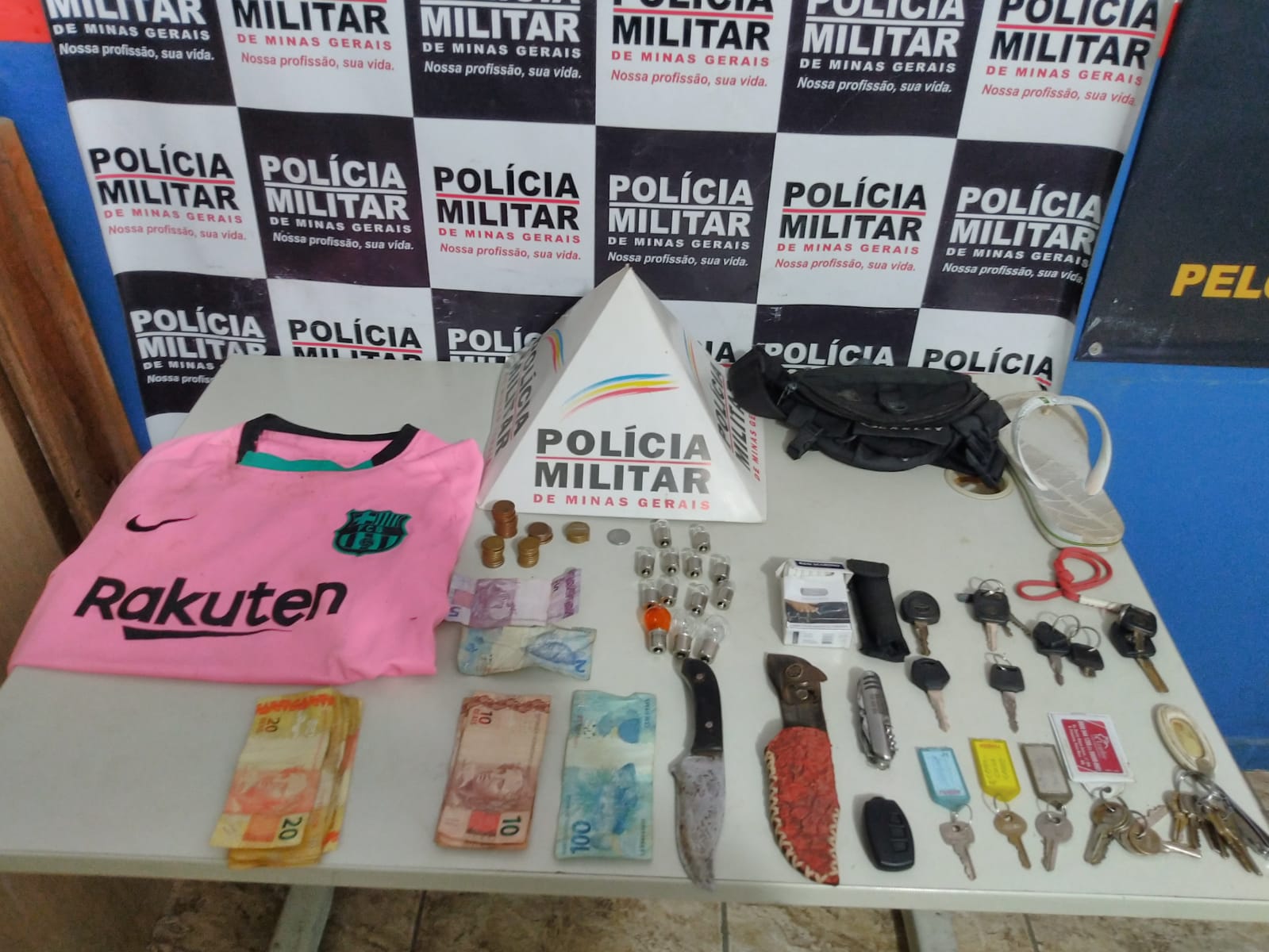 Ponte Nova: adolescente é detido após roubar loja e tentar beijar a vítima