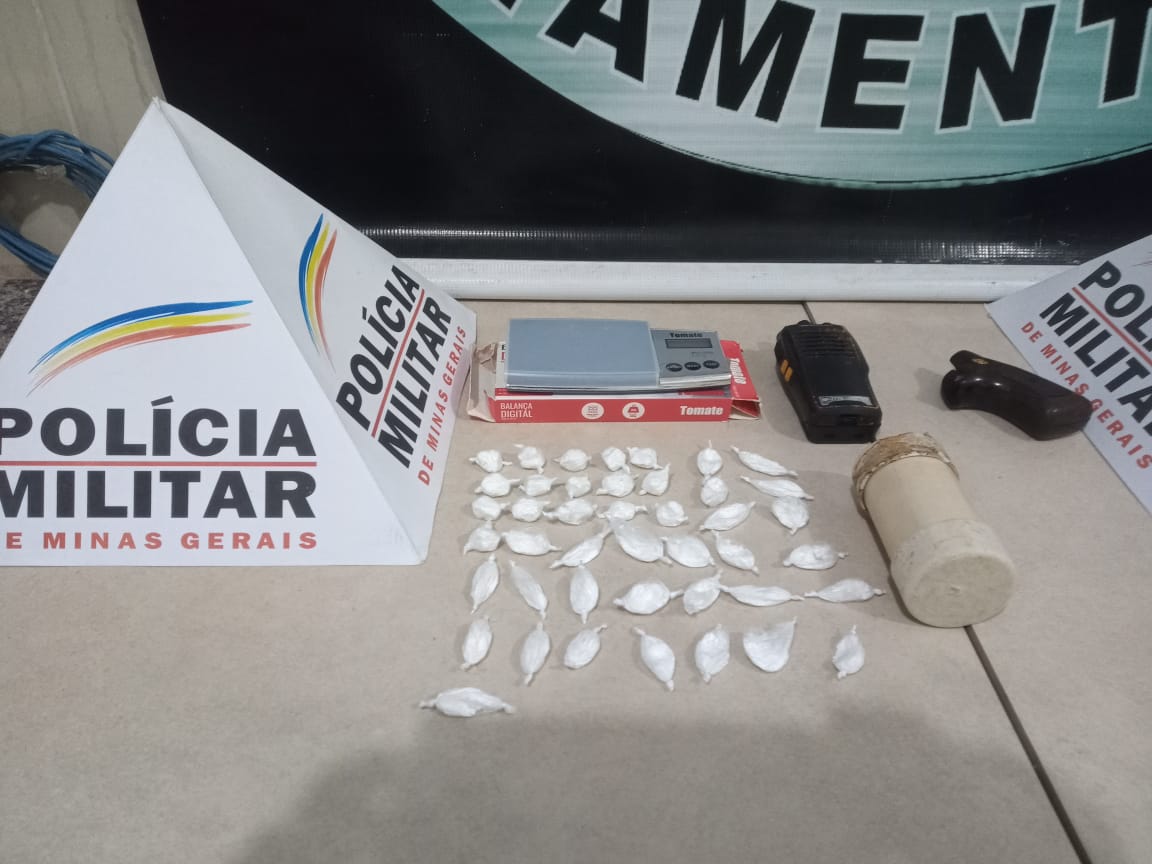 Jovem é apreendido por tráfico de drogas no Fundão