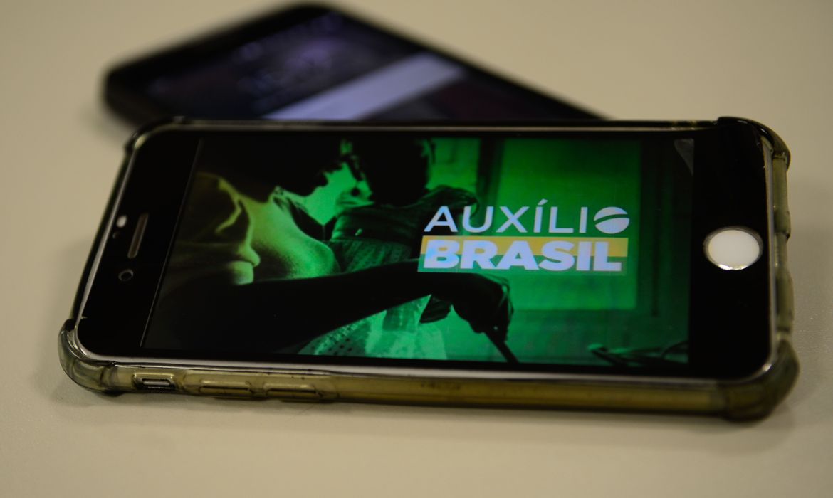 Caixa paga Auxílio Brasil a cadastrados com NIS final 7