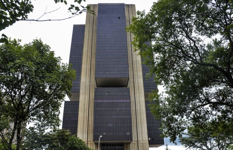 Copom aumenta pela sétima vez seguida a taxa básica de juros