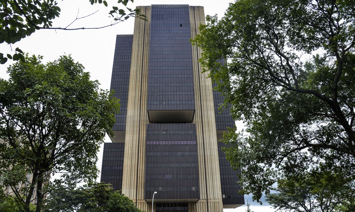 Copom aumenta pela sétima vez seguida a taxa básica de juros