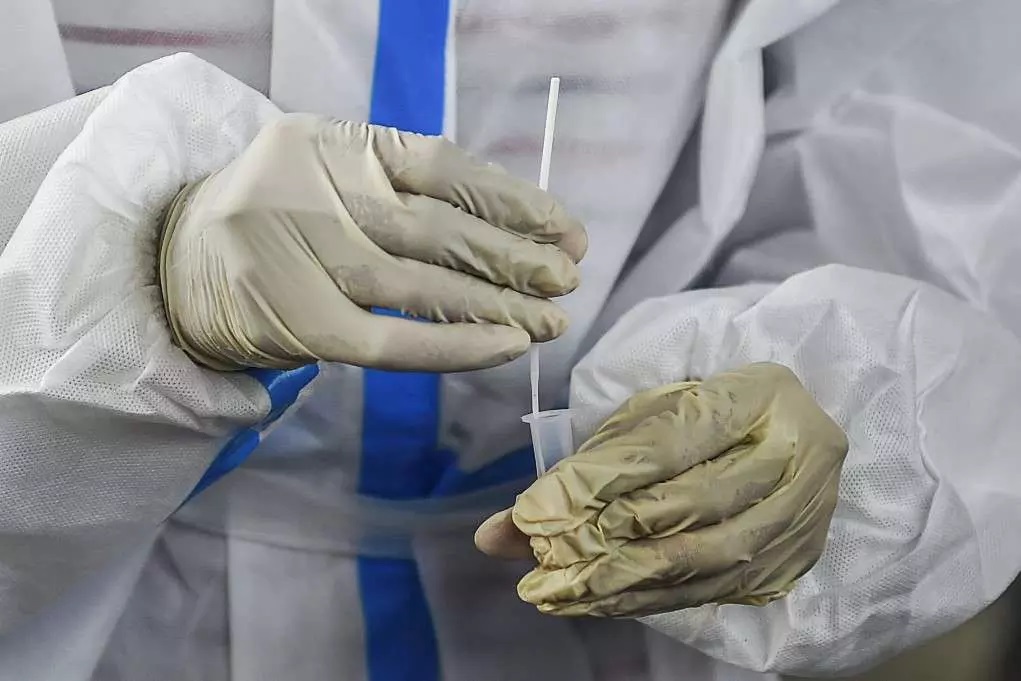 Ômicron: Secretaria de Saúde confirma 130 casos em Minas