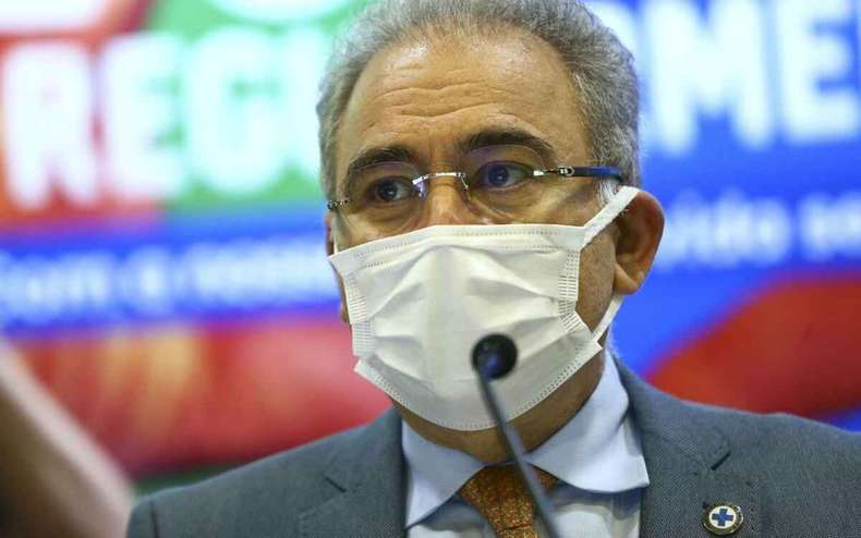 Queiroga não crava data para vacinação de crianças; procedimento foge aos protocolos sanitários do país