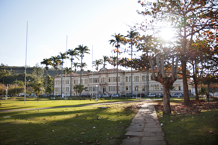 Reunião do CEPE definirá retorno presencial da UFV; aulas estão programadas para 24/01