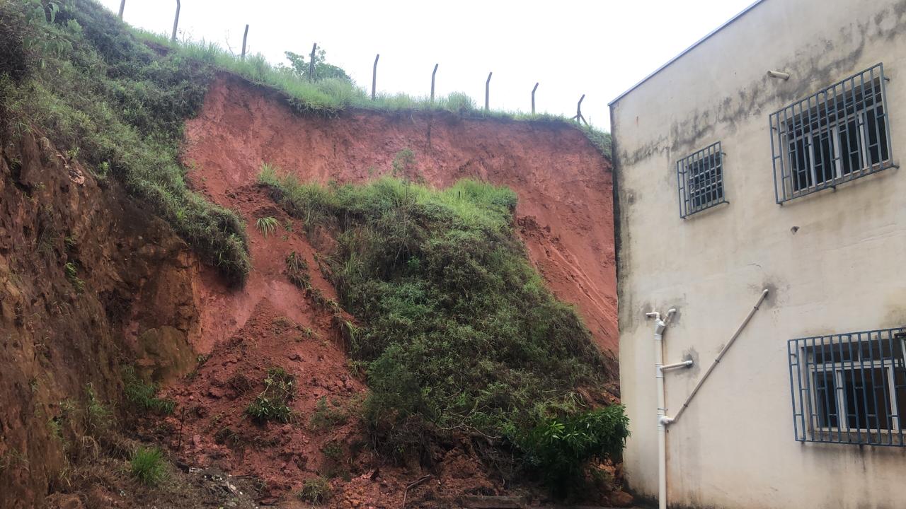 Viçosa: chuvas seguem causando estragos e famílias são retiradas de suas casas