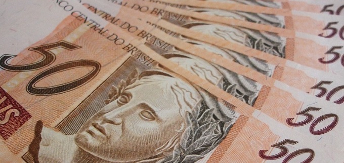 Jovem é presa com cerca de R$ 1000,00 em moeda falsa em Viçosa