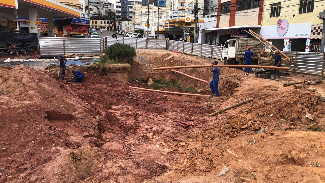 Mário del Giudice: se não chover, buraco será tampado a partir de segunda (24)