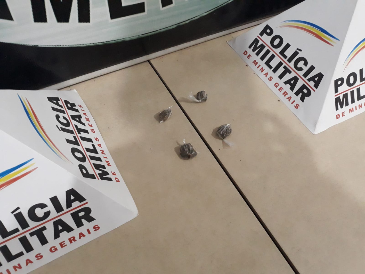 Polícia Militar apreende drogas durante abordagem policial no Escorpião em Viçosa