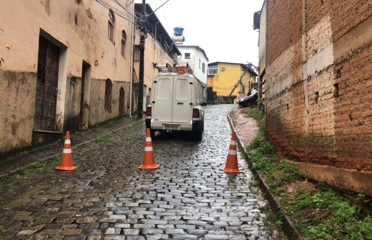 Viçosa: rua Capitão José Maria está interditada por queda de poste