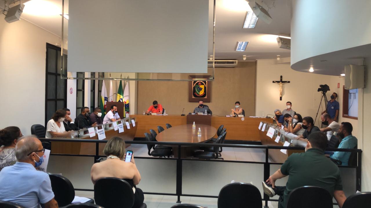 Passaporte da vacinação é, novamente, derrubado na Câmara de Viçosa