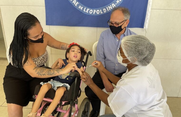 Covid-19: Leopoldina é a primeira cidade da Zona da Mata a vacinar crianças de 5 a 11 anos