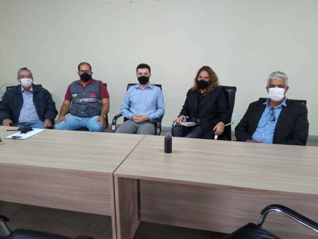 Prefeitura de Viçosa intensifica serviços de capina por conta do aumento exagerado da vegetação