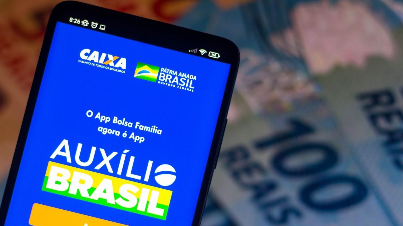 Beneficiários com NIS de final 8 recebem o Auxílio Brasil hoje (18)