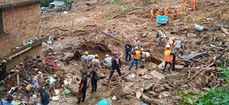 Número de mortos em Petrópolis chega a 197; bombeiros de Minas ajudam nas buscas