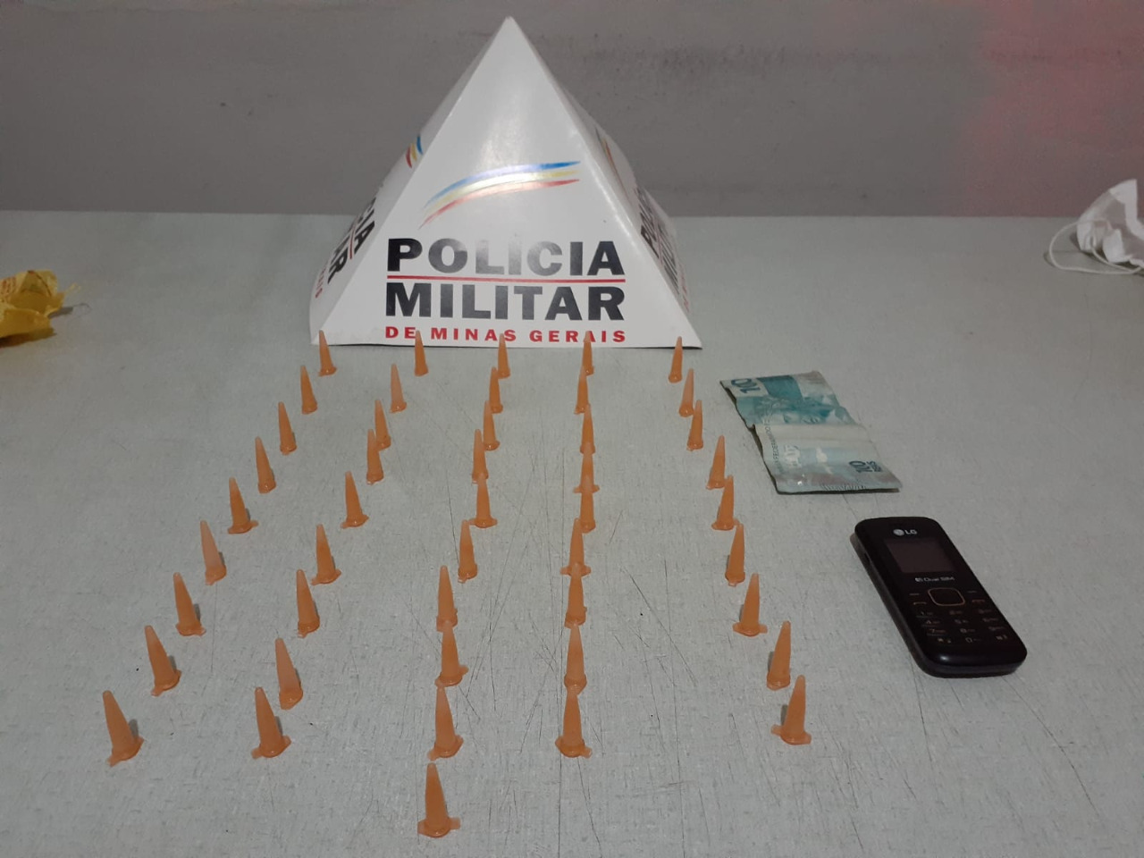 Cajuri: PM realiza prisão de autores por tráfico de drogas