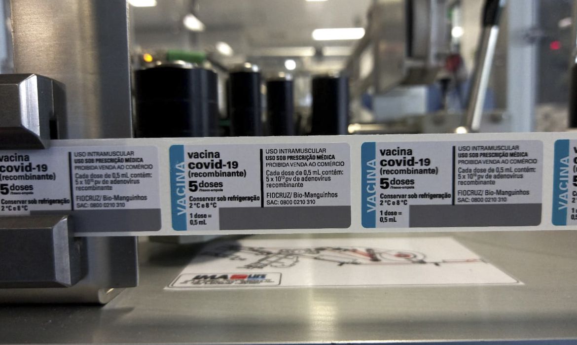 Fiocruz entrega 550 mil doses de vacina contra Covid-19 100% brasileira