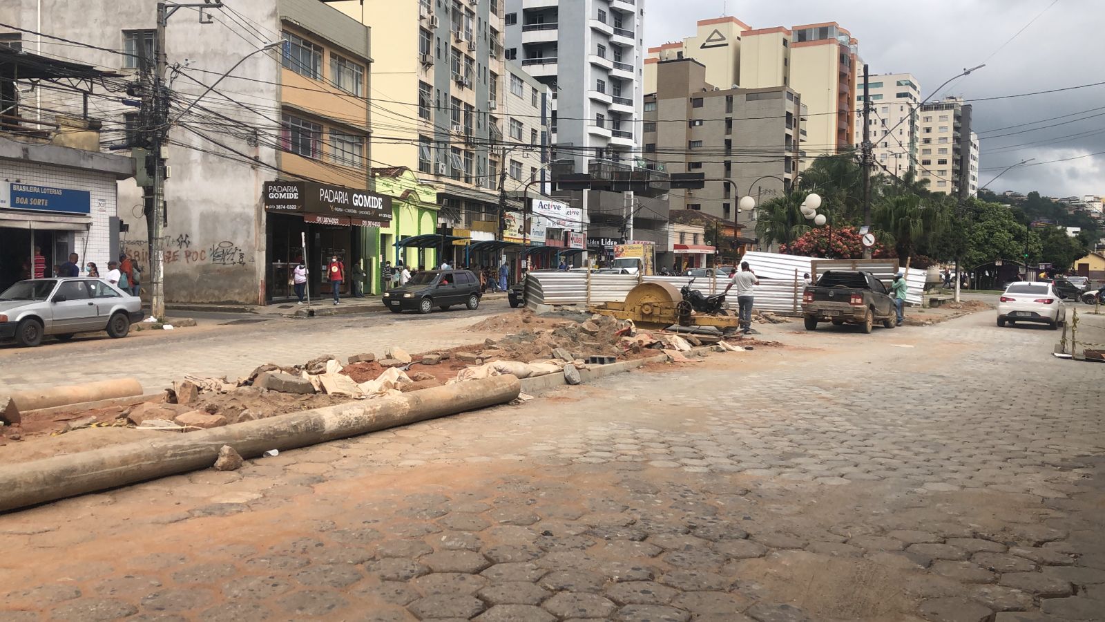 Trânsito está liberado na Praça Mário del Giudice; detalhes finais serão realizados