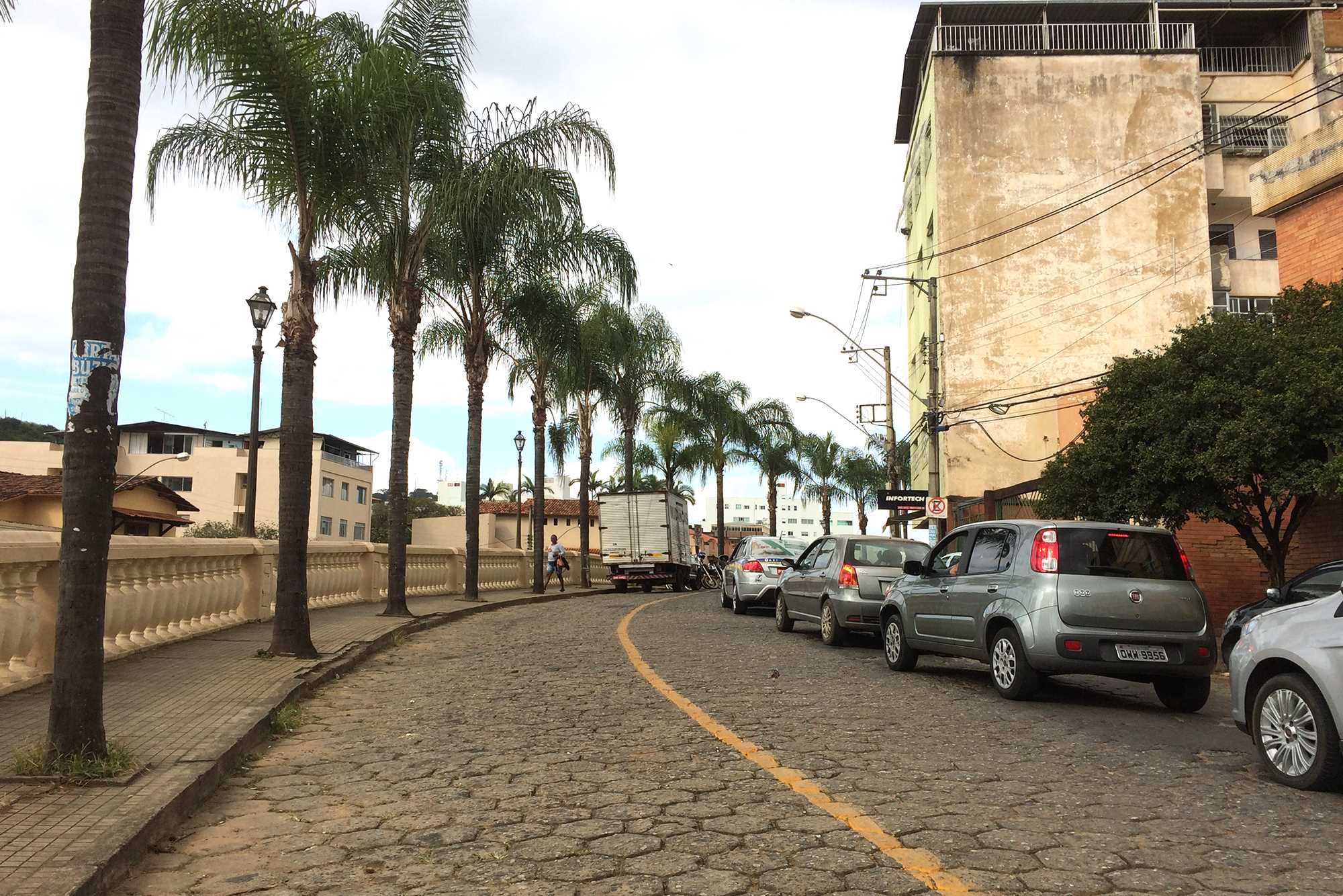 Trânsito na avenida Bueno Brandão será modificado nesta quarta-feira