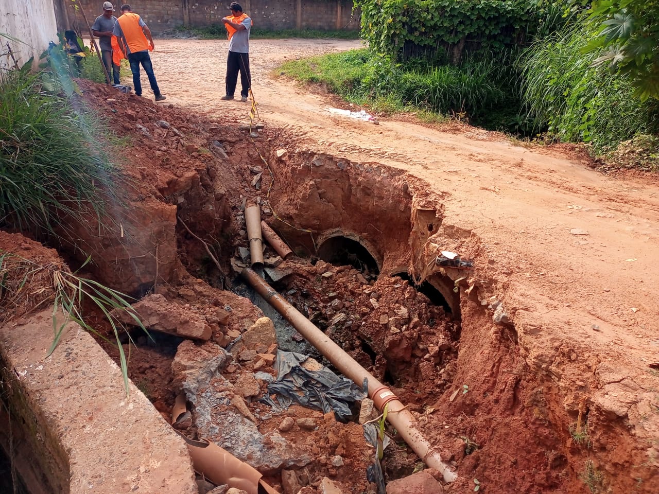 Defesa Civil realiza reconstituição de via afetada pelas chuvas em Nova Viçosa