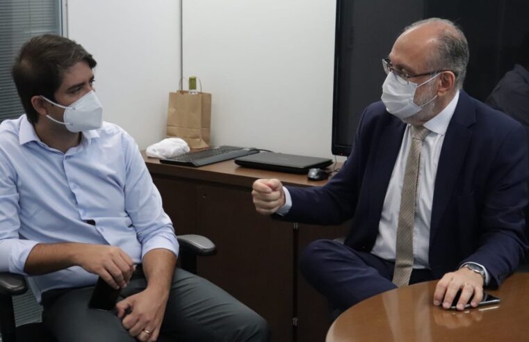 Reunião na Cidade Administrativa discute a expansão do tratamento oncológico em Viçosa e região