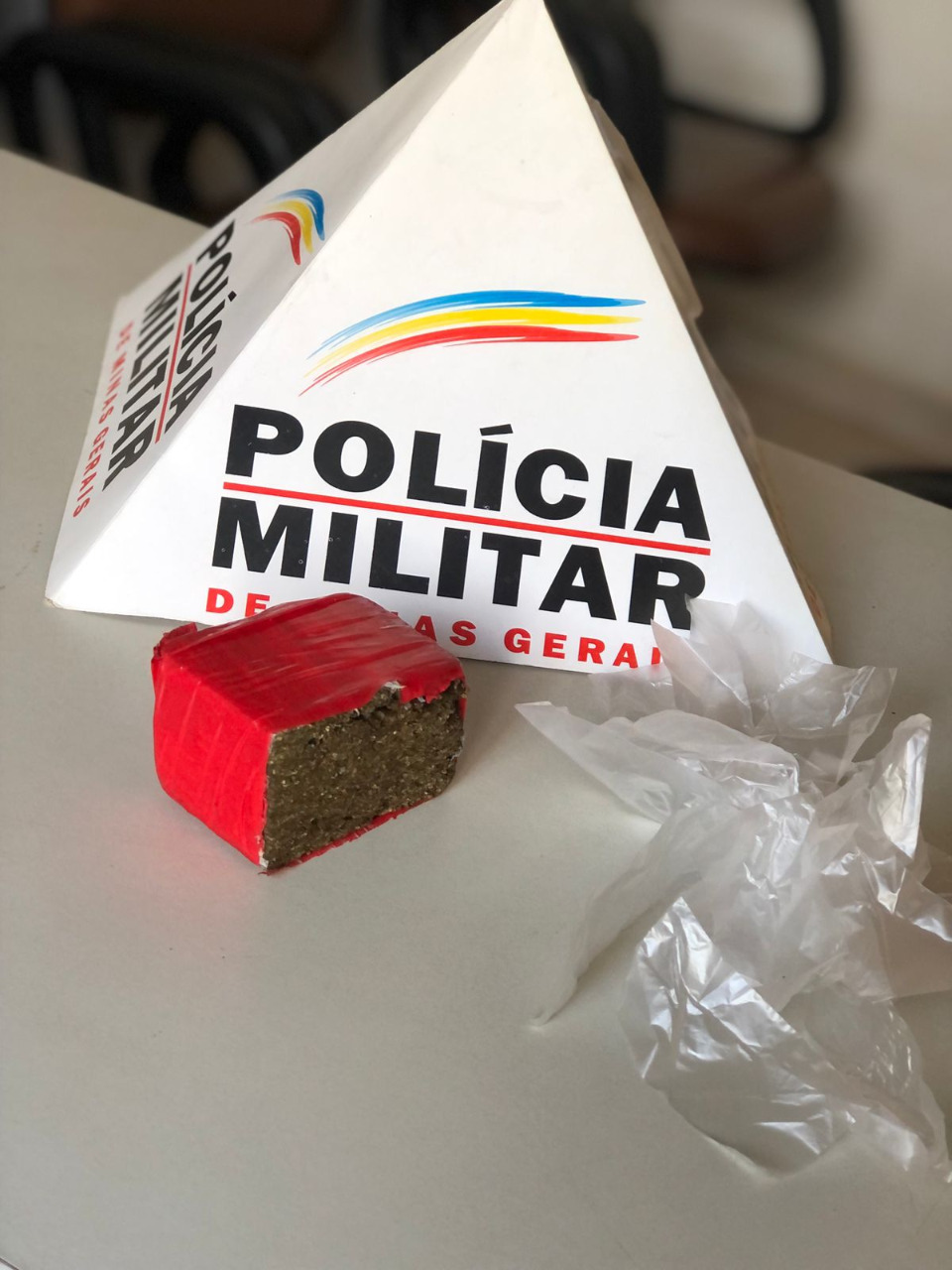 Ervália: jovem é presa por tráfico de drogas